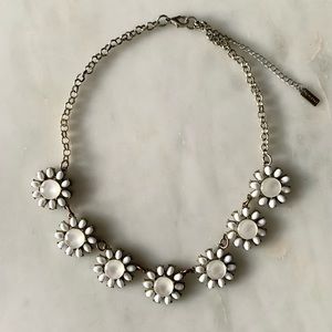 3/$20💎 Baublebar Floral Statement Necklace in Silver/White